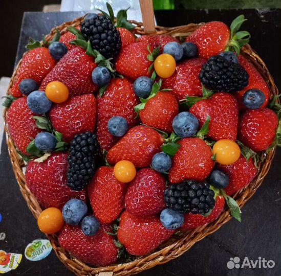 Ягоды в корзине