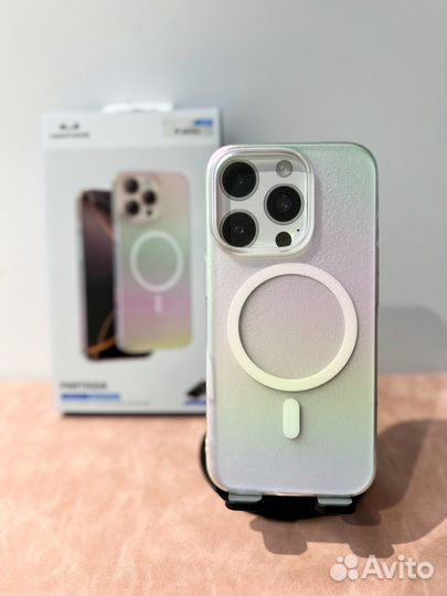 Чехол на iPhone 16 Pro блестящий