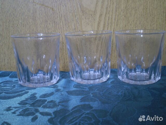 Рюмки с рисунком из дымчатого стекла и стопки СССР