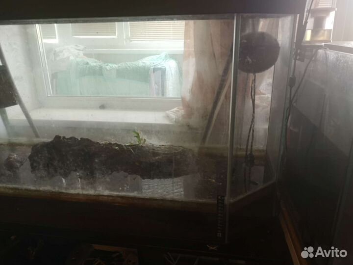 Аквариум на 200 литров, треснул слева