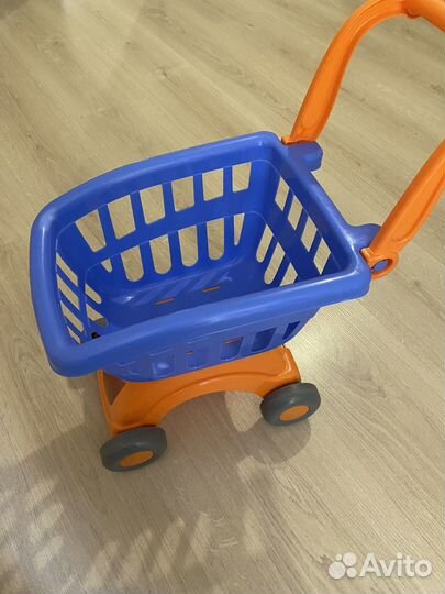 Игрушечная тележка