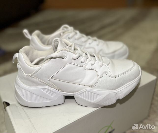 Кроссовки для девочки