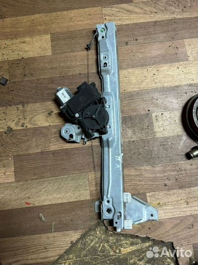 Стеклоподъёмник передний левый Peugeot 308 хэтчбек