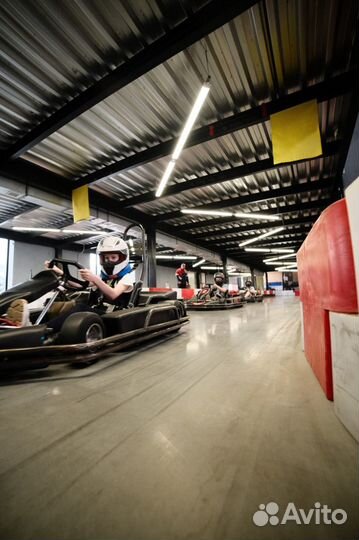 Гонка чемпионов. Заезд на крытом картинге