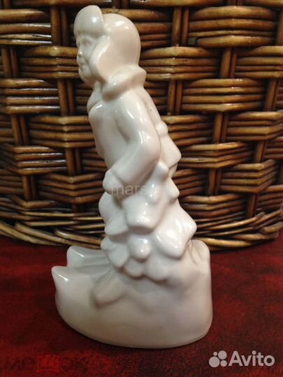 Фарфоровая статуэтка Лыжник. СССР