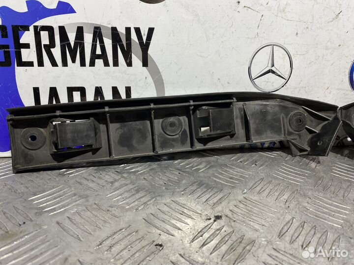 Кронштейн переднего бампера (L+R) Golf 4