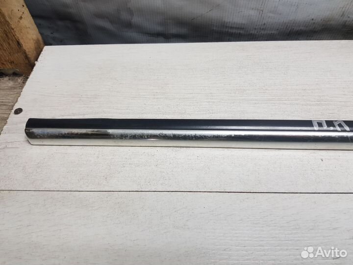 Молдинг стекла хром передний правый Passat B5+
