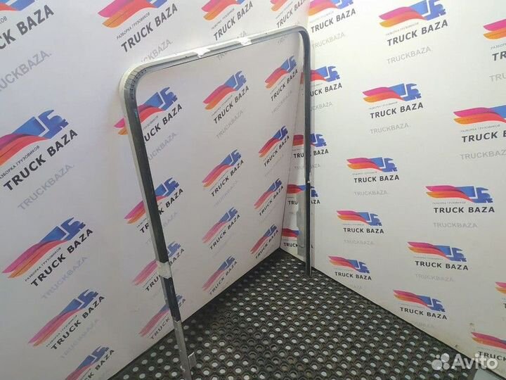 Направляющая правой двери