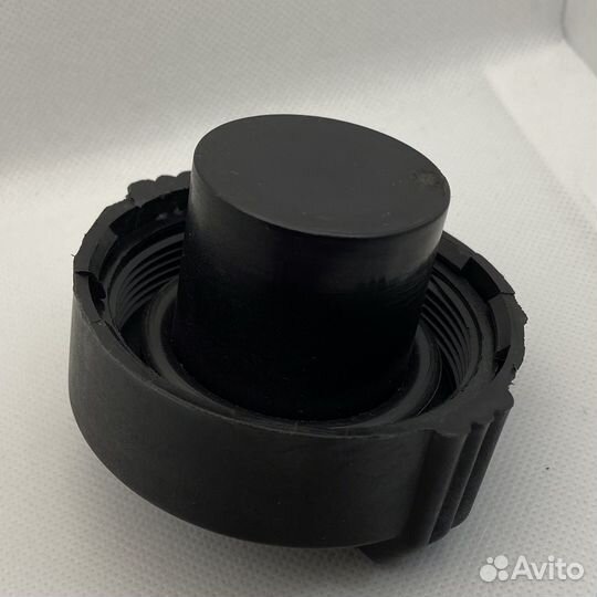 Крышка бензобака с замком ваз 2101-2107 новая