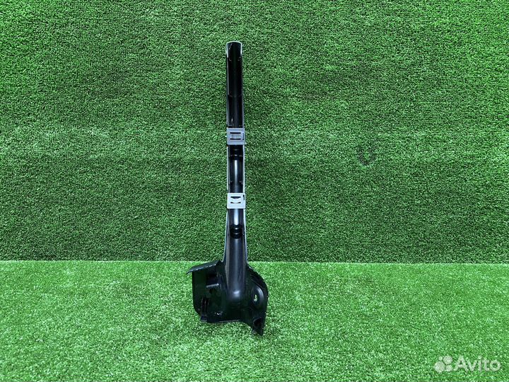 Облицовка петли багажника правая BMW G20