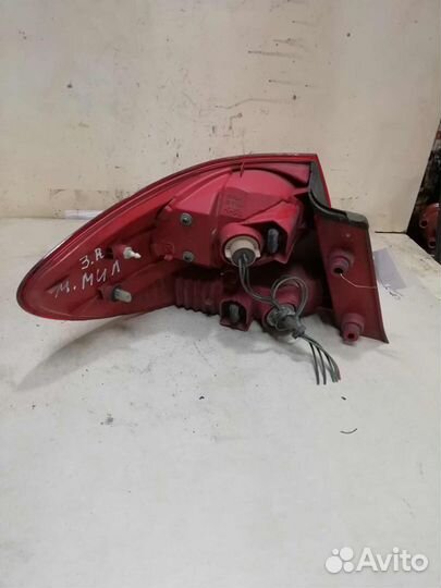 Фонарь задний правый Mazda Millenia седан