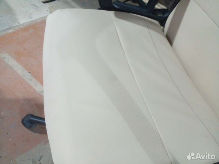 Компьютерное кресло IKEA с режимом качения