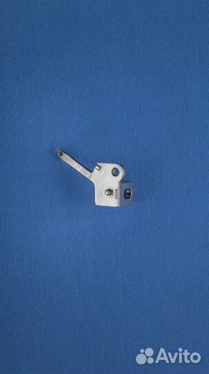 Петлитель верхний, правый MerryLock 007, 011, 5000