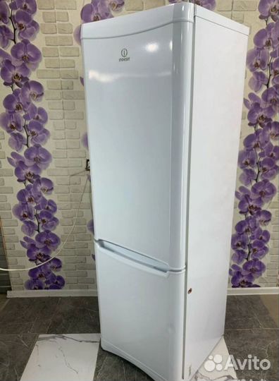 Холодильник indesit