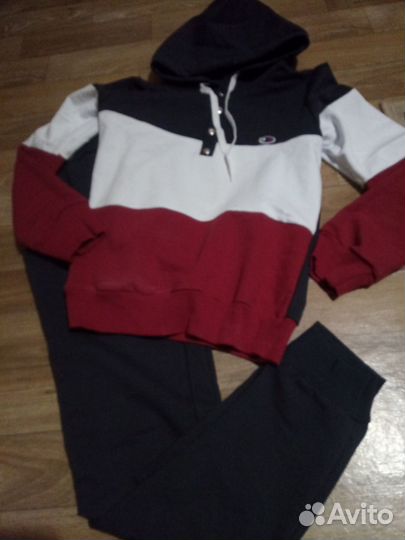 Костюм спортивный