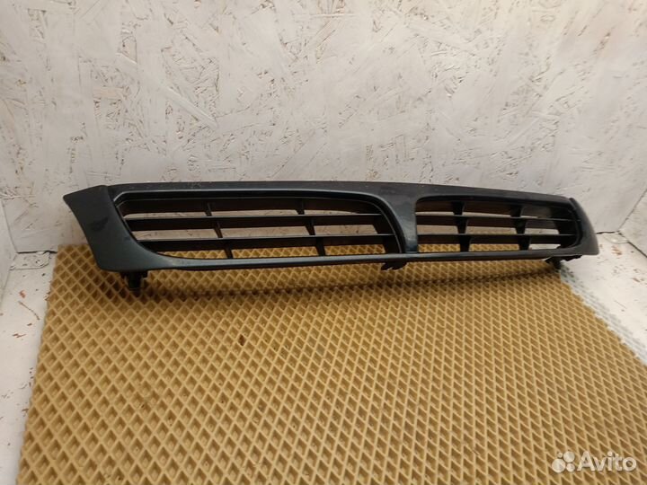 Решётка радиатора Toyota Carina E