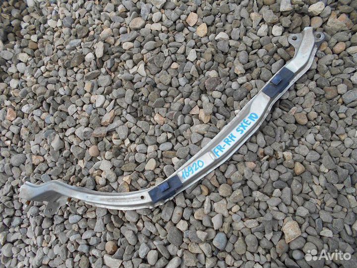 Ресничка передняя правая Toyota Altezza SXE10