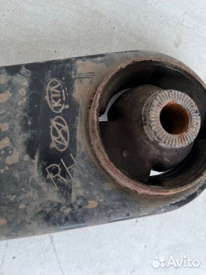 Рычаг подвески передний правый Kia Soul 2