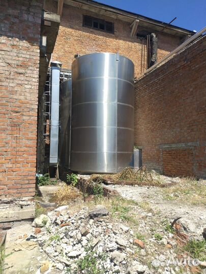 Резервуар вертикальный, 30 куб.М, емкость из нержа