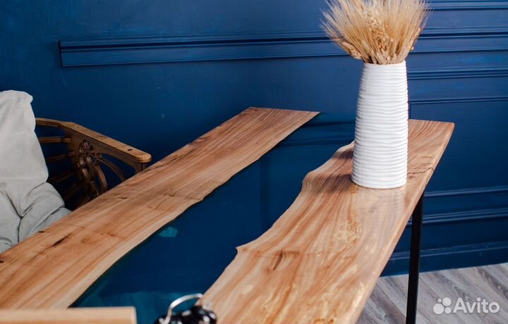 Стол «Река» из слэба вяза и эпоксидной смолы