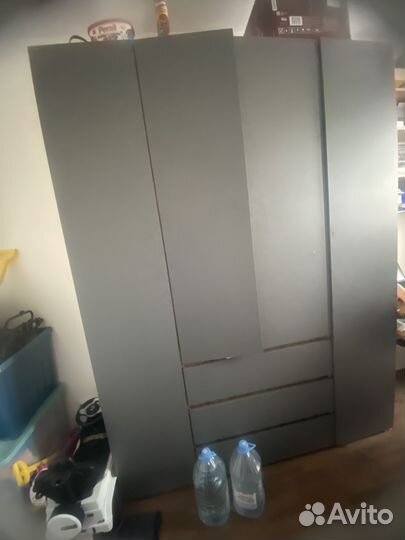 Шкаф распашной с полками
