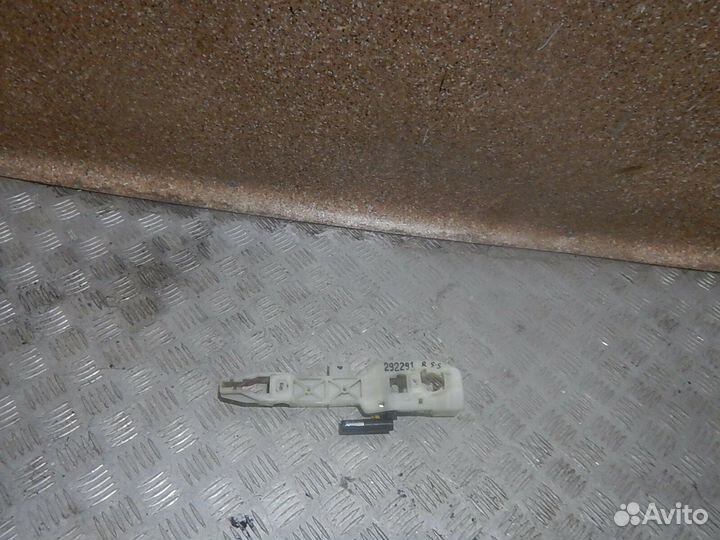 Кронштейн ручки Hyundai Solaris