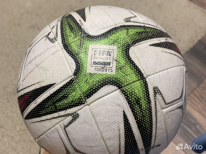 Футбольный мяч adidas