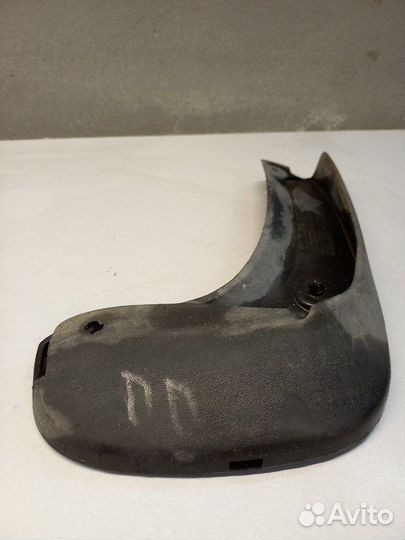 Брызговик передний правый Opel Astra H