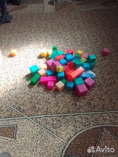 Детские игрушки кубики