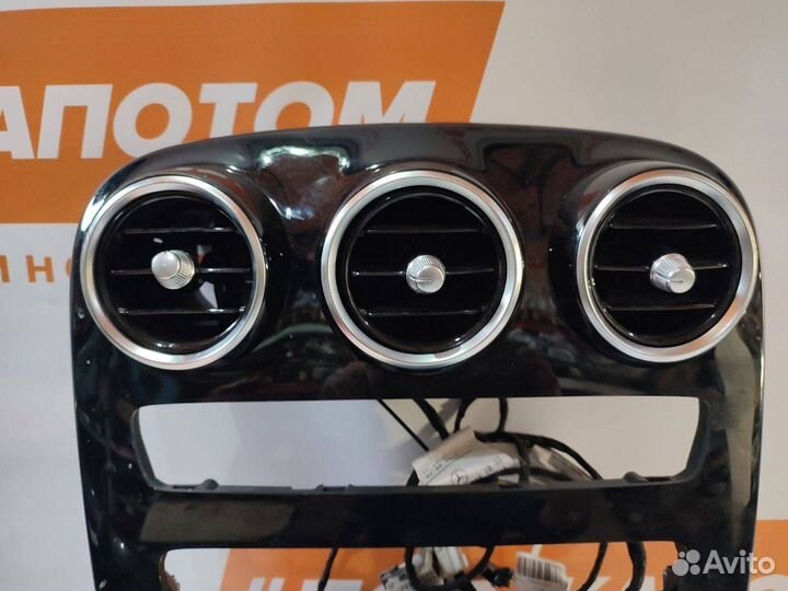 Консоль салона Mercedes-Benz C-Класс