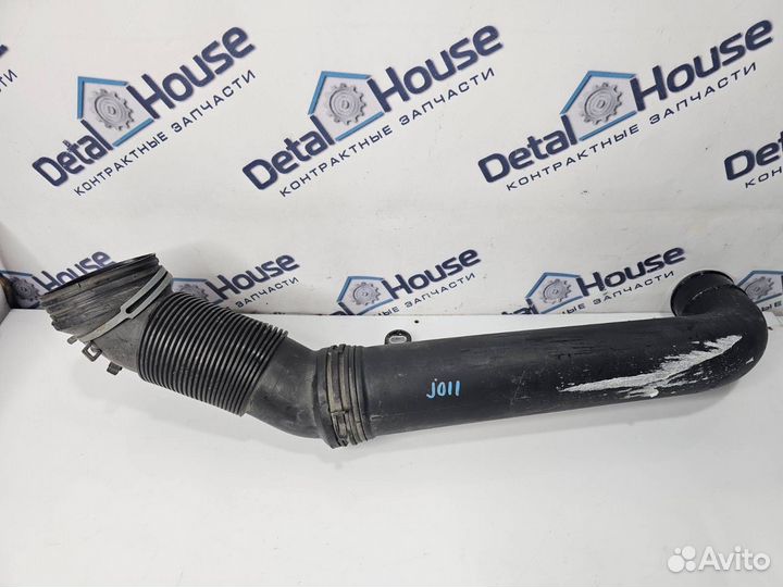 Патрубок воздушного фильтра Volkswagen Passat B6