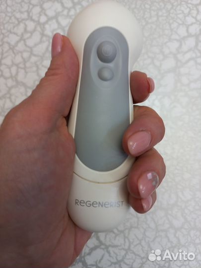 Щетка для очищения лица Olay Regenerist