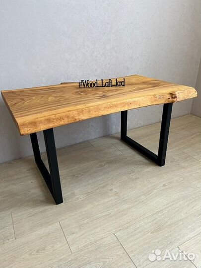 Журнальный стол из массива