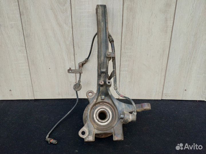 Поворотный кулак ступица правый Хендай Соната еф