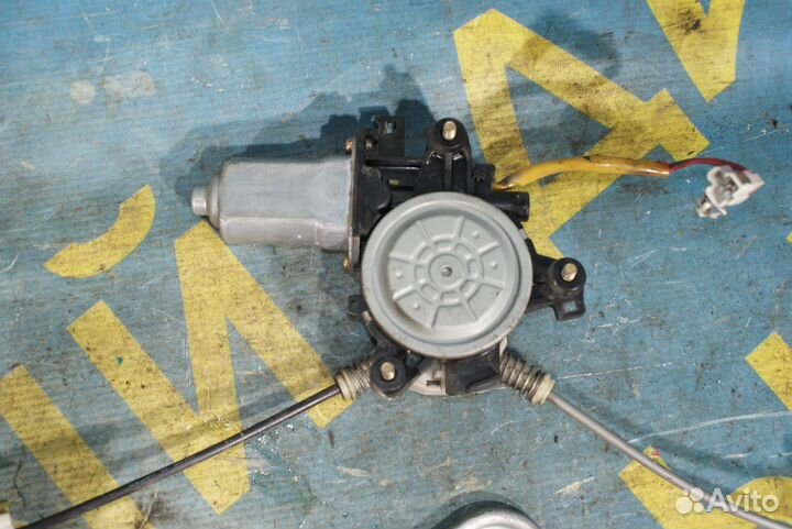 Передний правый стеклоподъемник Toyota Celica T230