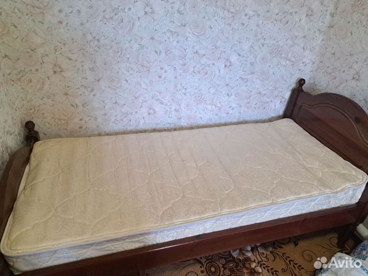 Кровать с матрасом