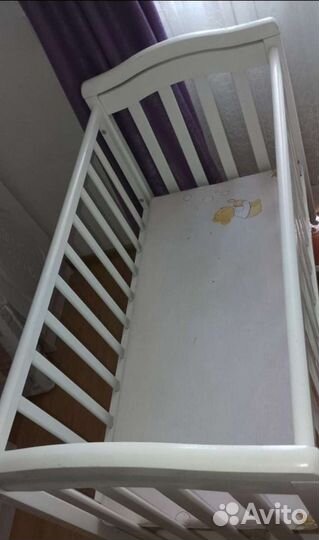 Детская кроватка с продольным маятником
