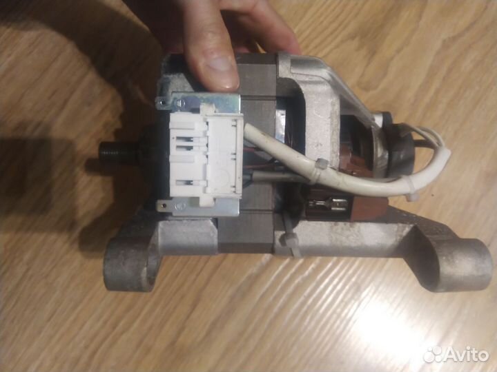 Двигатель стиральной машины Ariston Hotpoint