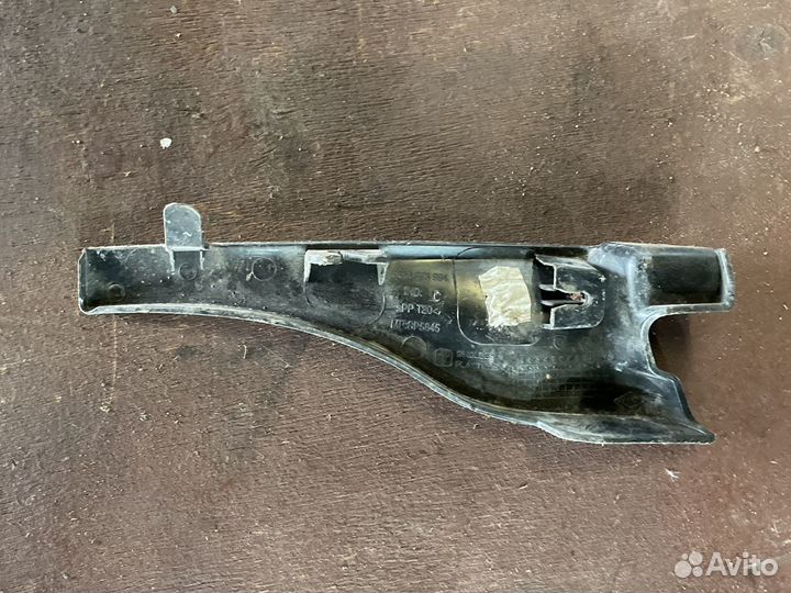 Накладка Лада Ларгус 2014 1.6, передняя правая