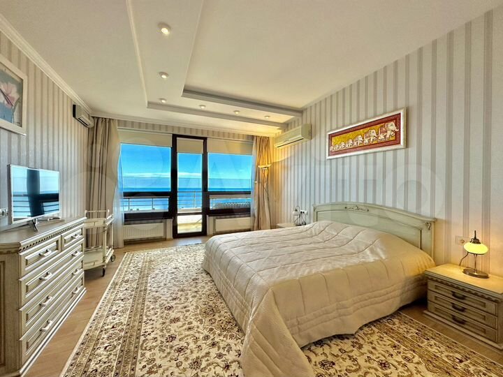 3-к. квартира, 135 м², 14/14 эт.