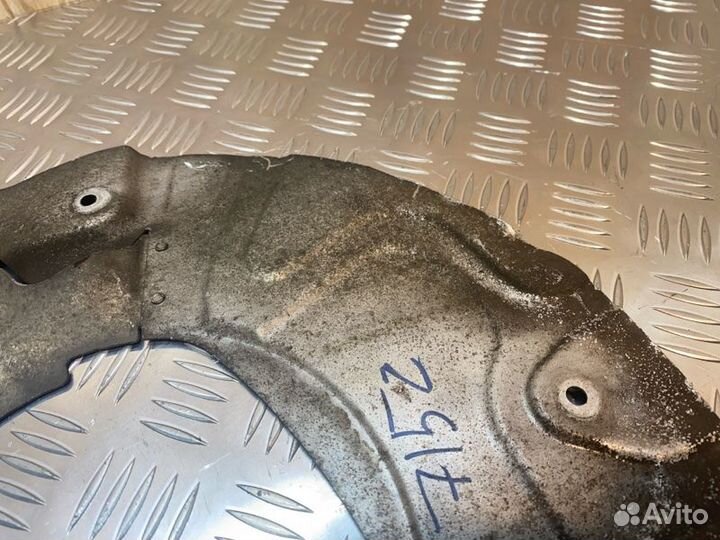 Пыльник кожух тормозного диска передний левый Bmw