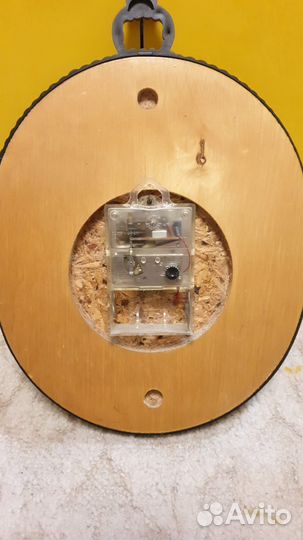 Отдам - Часы настенные СССР - янтарь