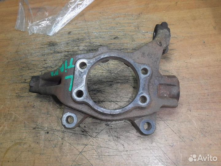 Кулак поворотный передний левый Nissan Teana J32