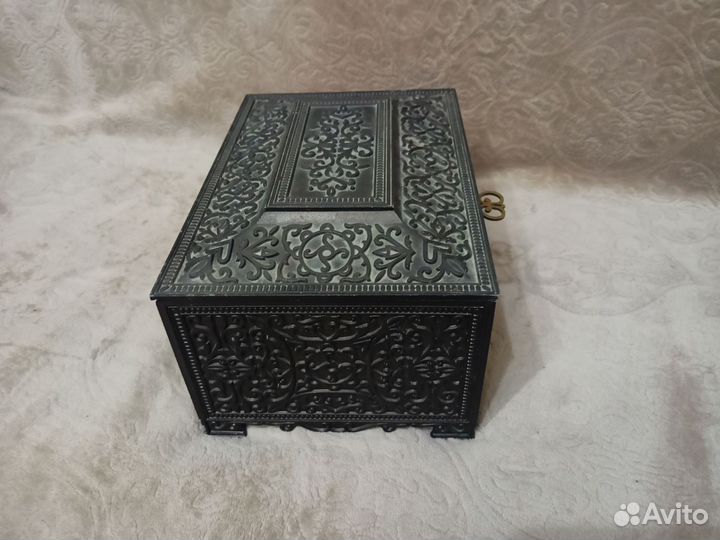 Сундучрк шкатулка ларец с ключом