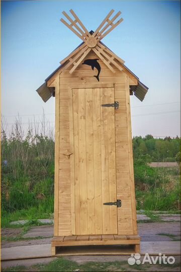 Уличный туалет деревянный KEY671