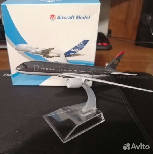 Коллекционная модель самолета Boeing 787-8