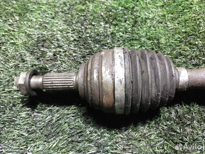 Полуось передняя левая Renault Logan 1