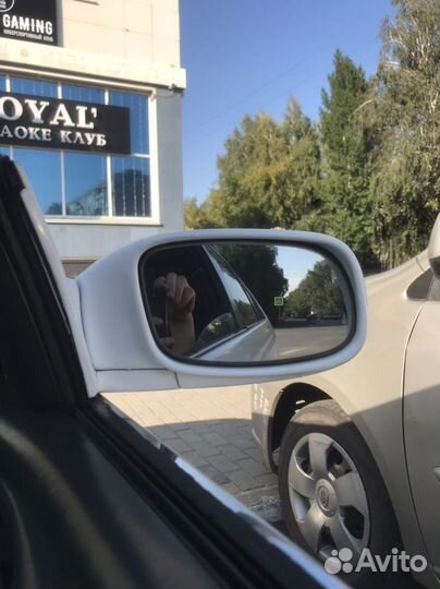 Продам боковое зеркало (правое)