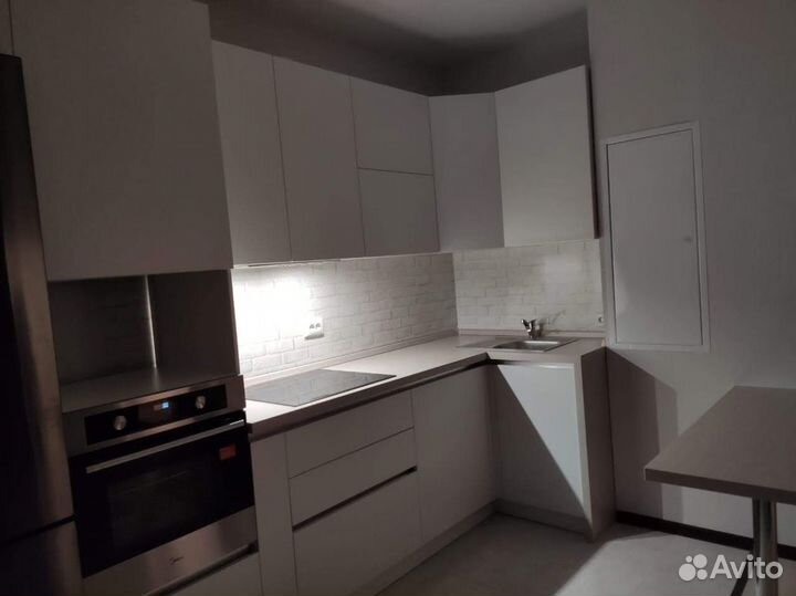 Кухня угловая без ручек. Рассрочка