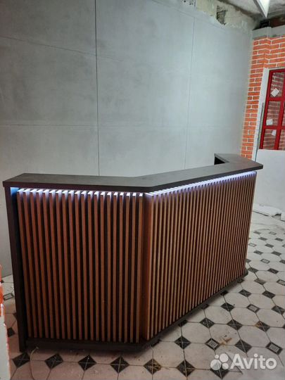 Стойка ресепшн